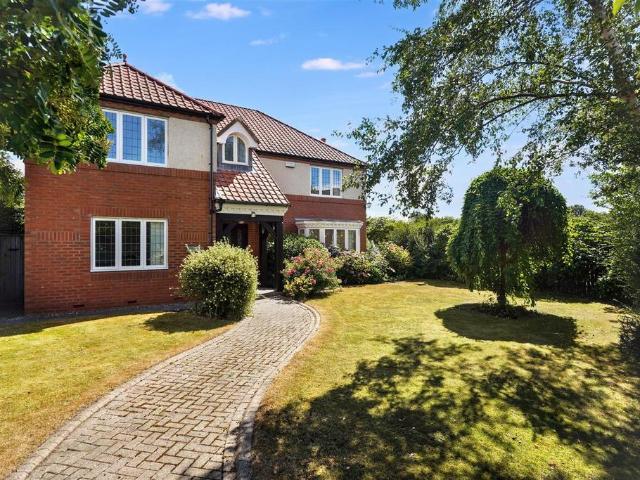 4 bedroom detached house for sale