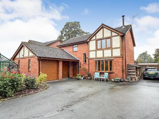4 bedroom detached house for sale
