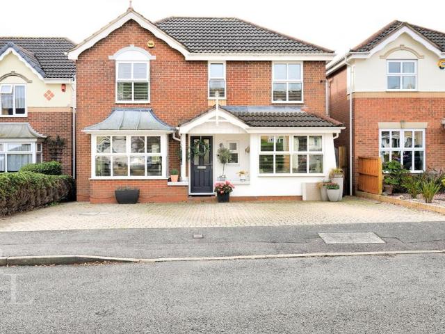 4 bedroom detached house for sale