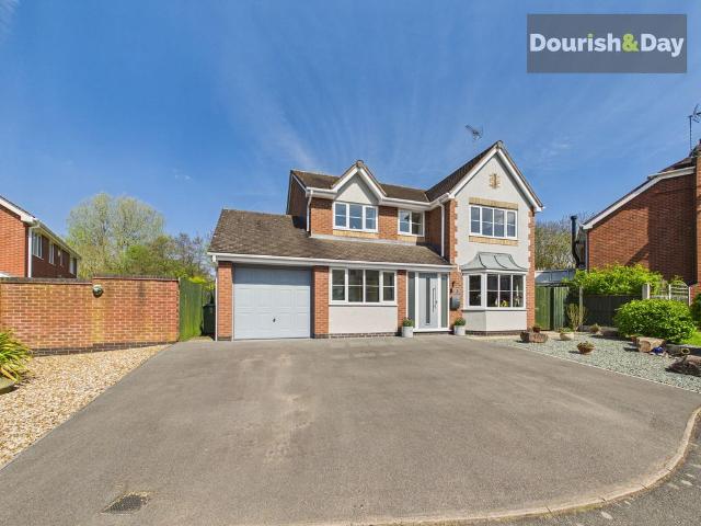 4 bedroom detached house for sale
