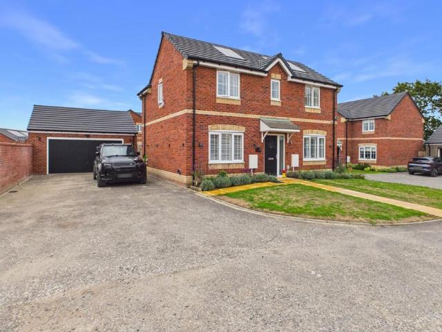 4 bedroom detached house for sale