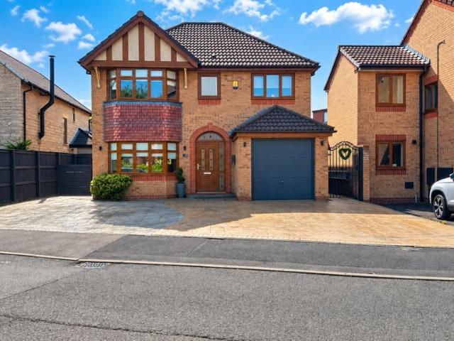 4 bedroom detached house for sale