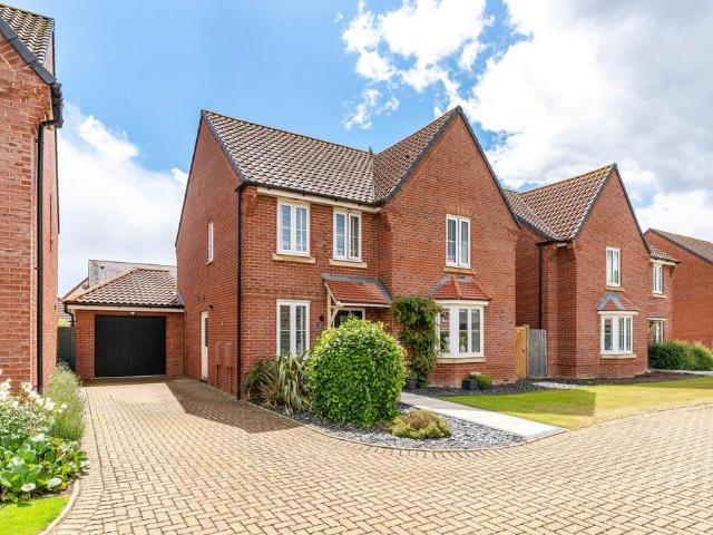 4 bedroom detached house for sale