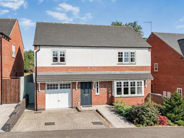 4 bedroom detached house for sale