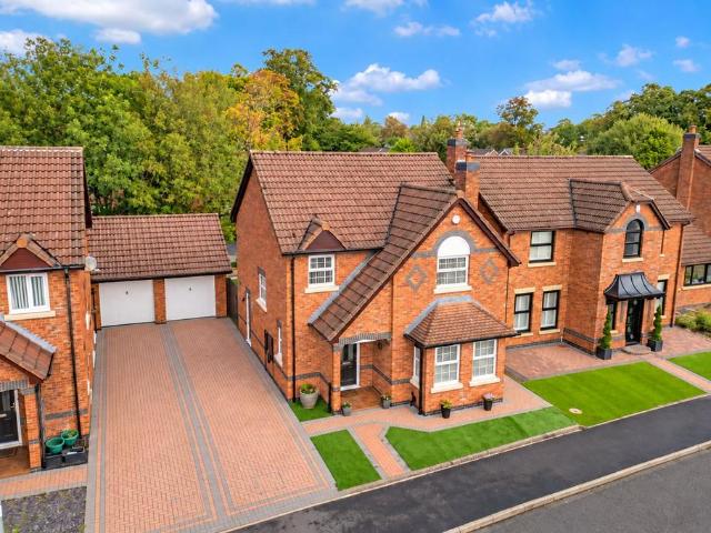 4 bedroom detached house for sale