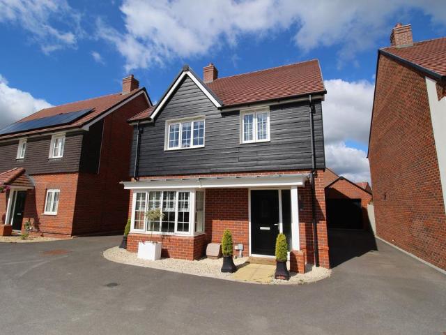 4 bedroom detached house for sale