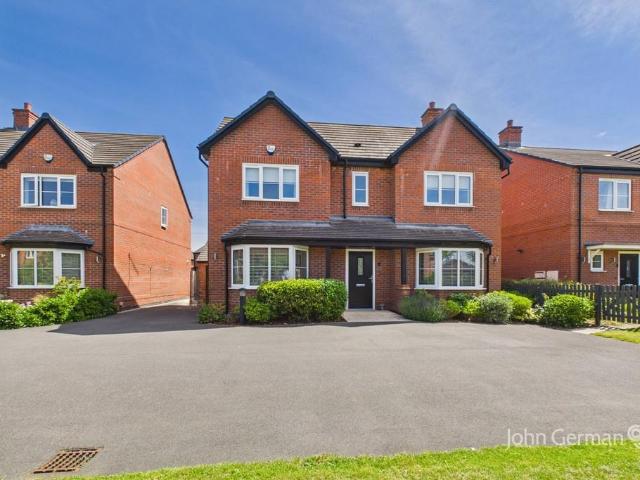 4 bedroom detached house for sale