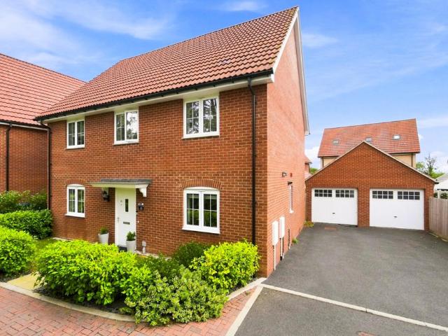 4 bedroom detached house for sale