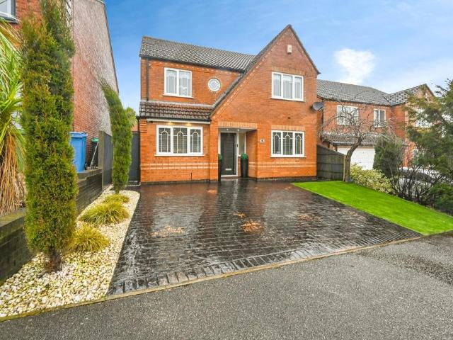 4 bedroom detached house for sale