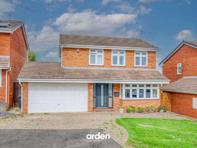 4 bedroom detached house for sale