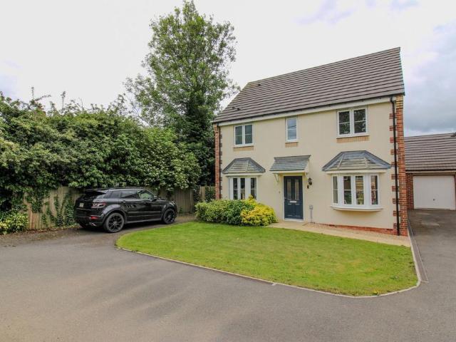 4 bedroom detached house for sale