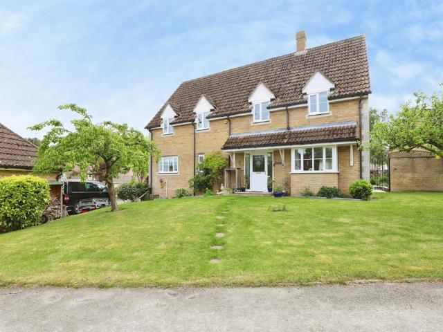4 bedroom detached house for sale