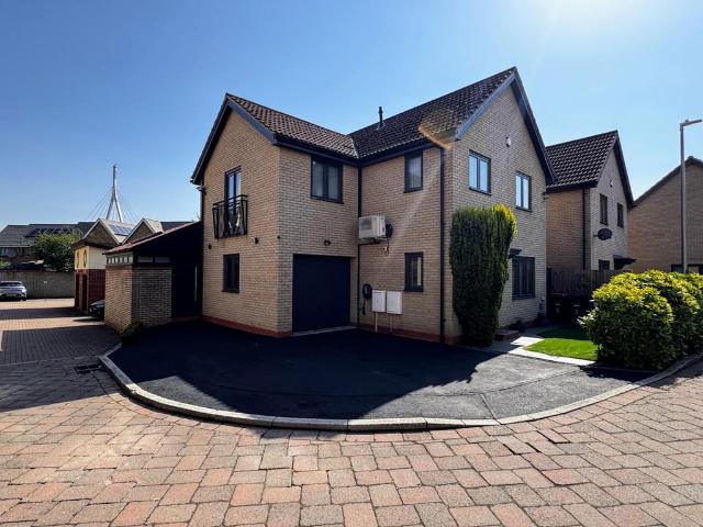 4 bedroom detached house for sale