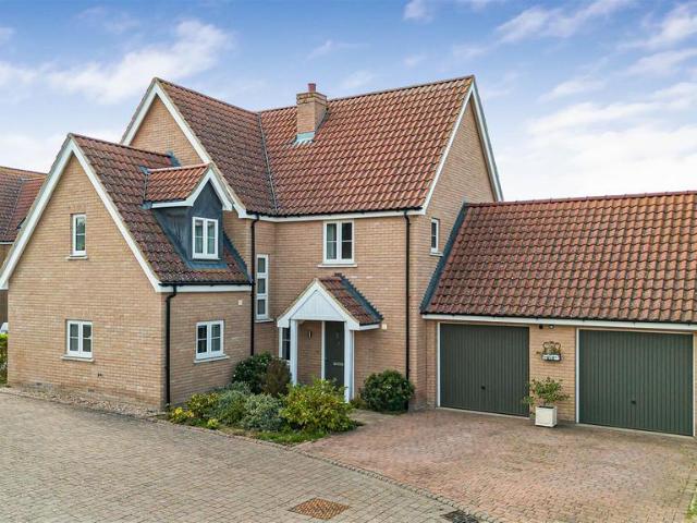 4 bedroom detached house for sale