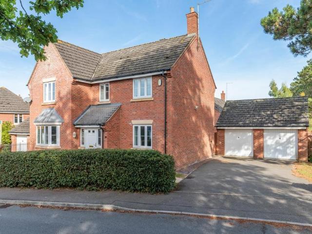 4 bedroom detached house for sale
