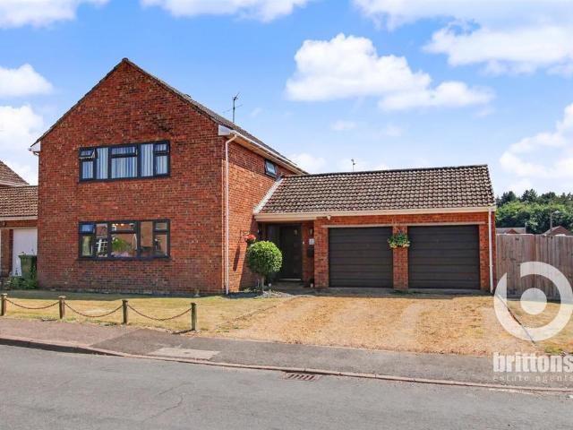 4 bedroom detached house for sale