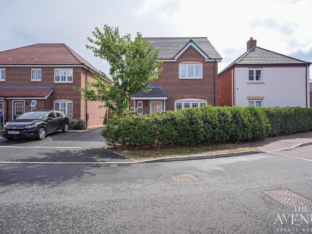 4 bedroom detached house for sale