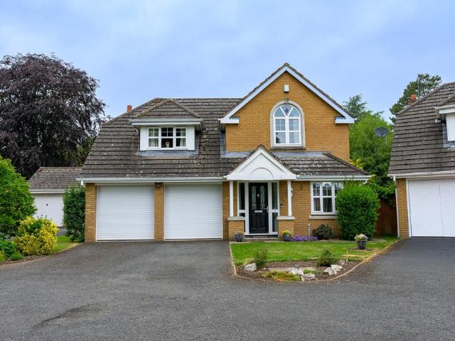4 bedroom detached house for sale