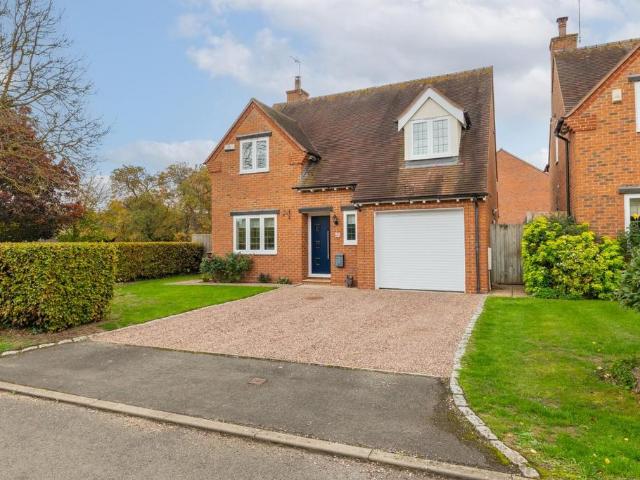 4 bedroom detached house for sale