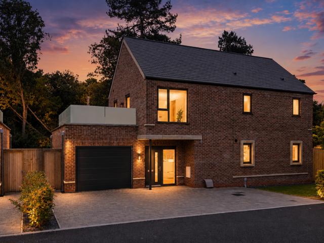 4 bedroom detached house for sale