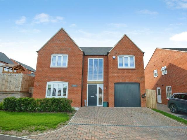 4 bedroom detached house for sale