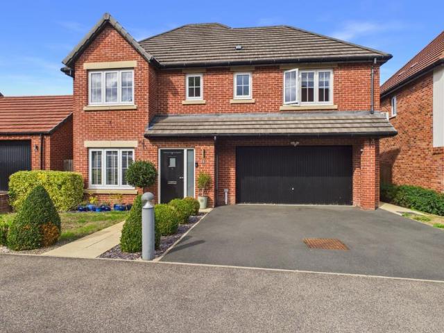 4 bedroom detached house for sale