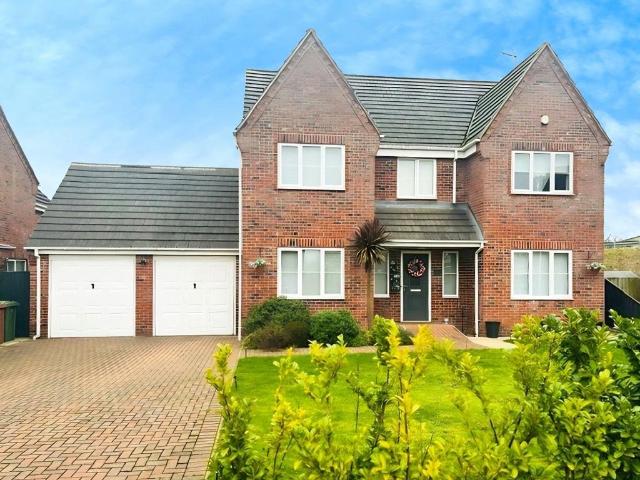4 bedroom detached house for sale