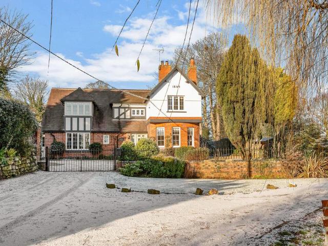 4 bedroom detached house for sale