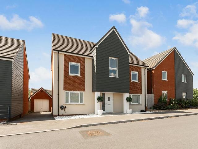 4 bedroom detached house for sale