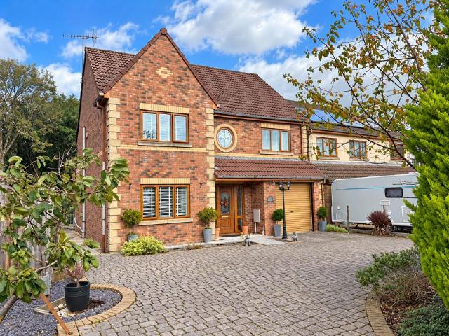 4 bedroom detached house for sale