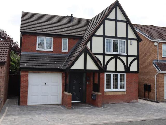 4 bedroom detached house for sale