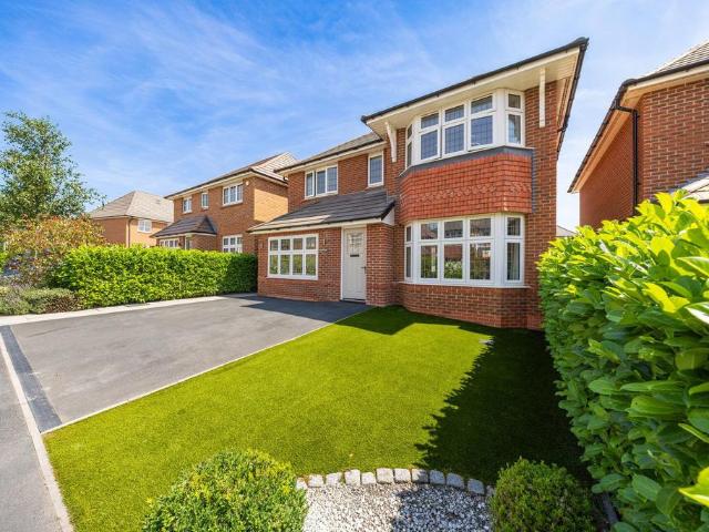 4 bedroom detached house for sale