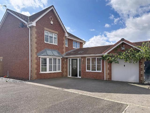 4 bedroom detached house for sale