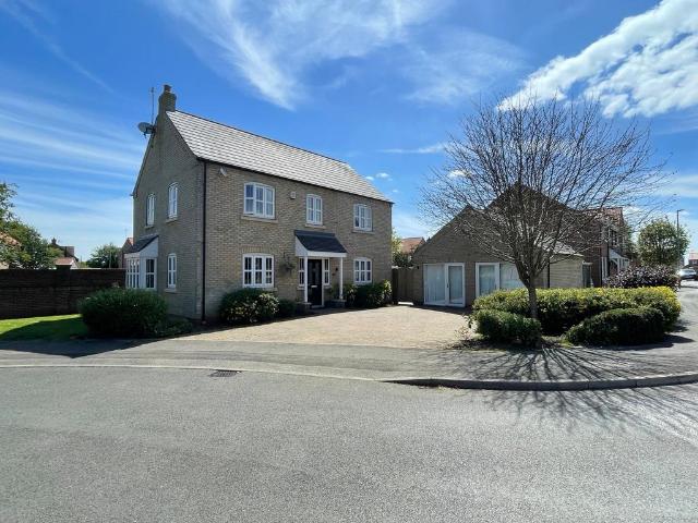 4 bedroom detached house for sale