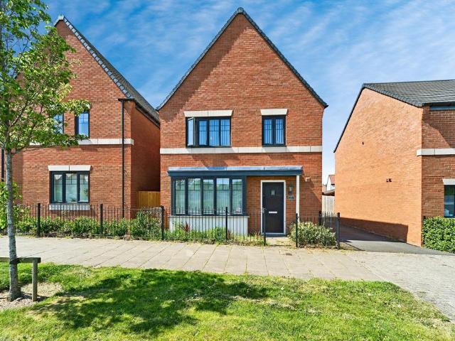 4 bedroom detached house for sale