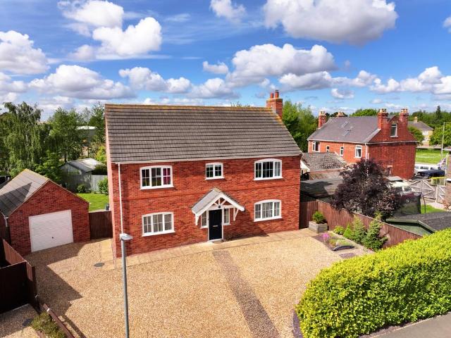 4 bedroom detached house for sale