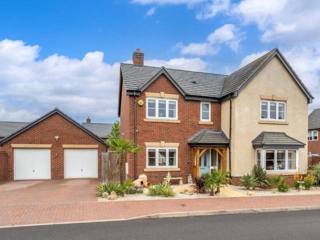 4 bedroom detached house for sale