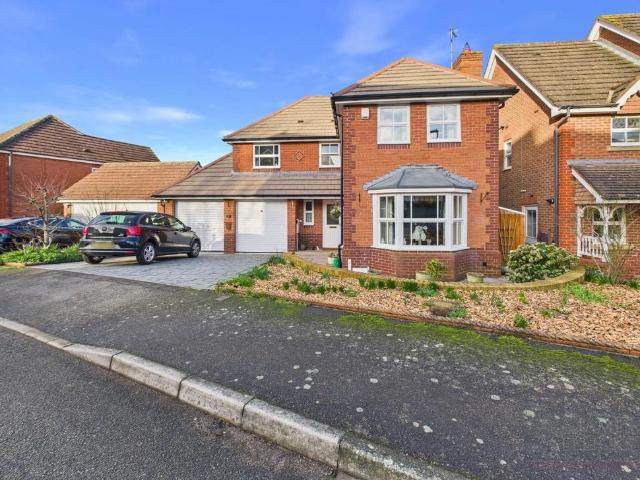 4 bedroom detached house for sale