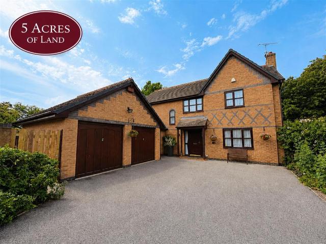 4 bedroom detached house for sale