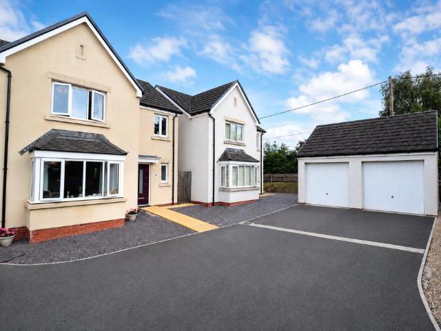 4 bedroom detached house for sale