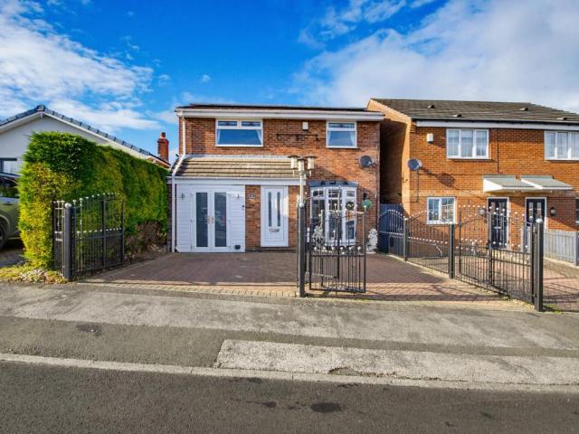 4 bedroom detached house for sale