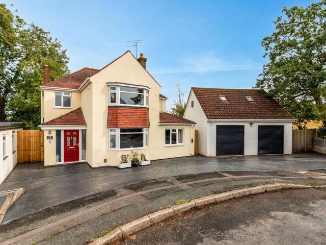 4 bedroom detached house for sale