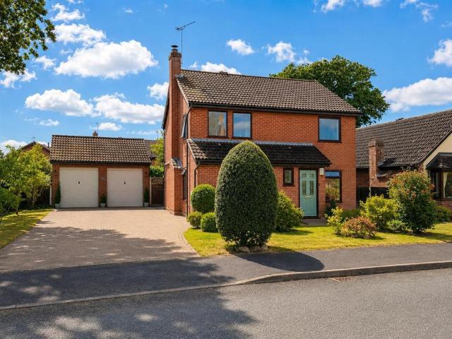 4 bedroom detached house for sale