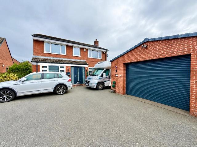 4 bedroom detached house for sale