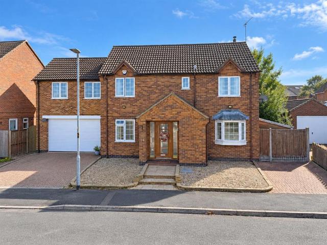 4 bedroom detached house for sale