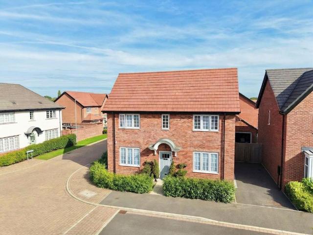 4 bedroom detached house for sale