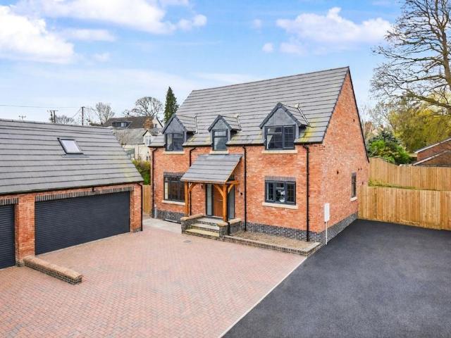 4 bedroom detached house for sale