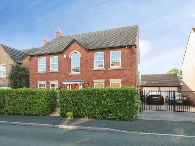 4 bedroom detached house for sale