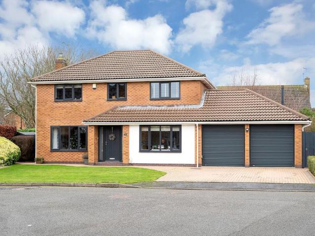 4 bedroom detached house for sale
