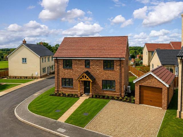 4 bedroom detached house for sale